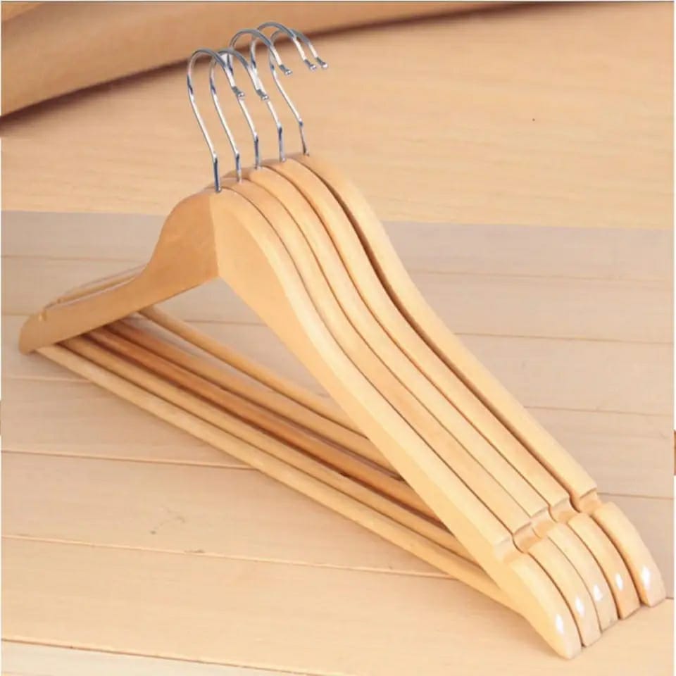 Wooden hangers
Set of 2pcs