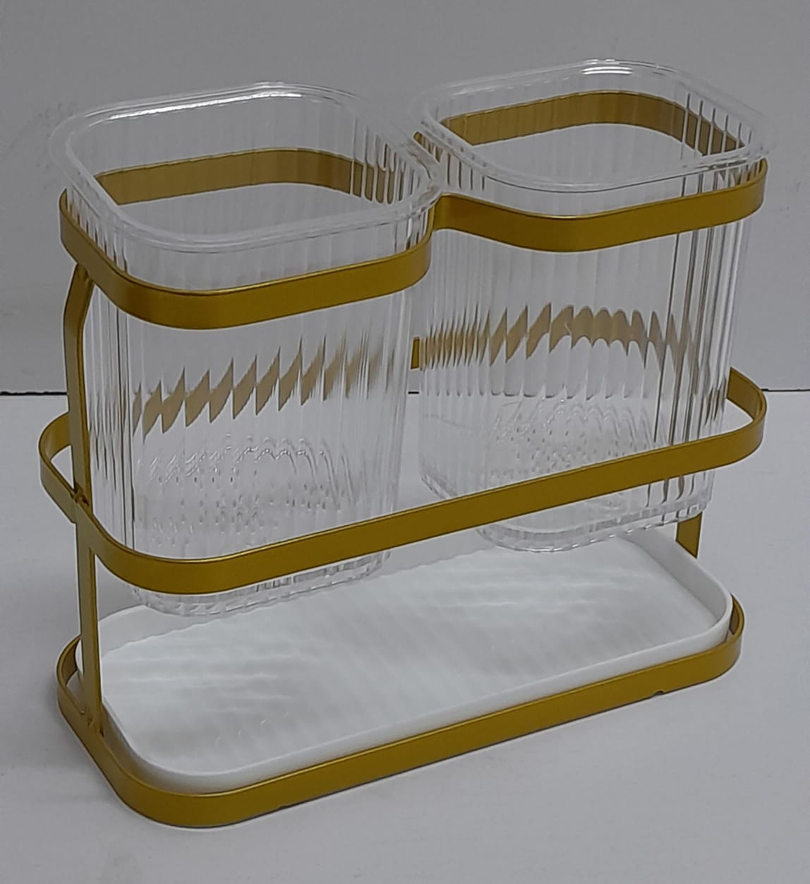 Wall mount cutlery organizer