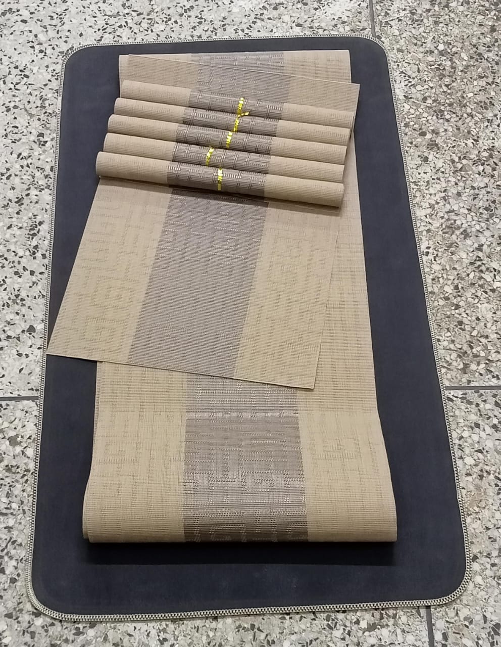 6pcs pvc table mats plus one table runner