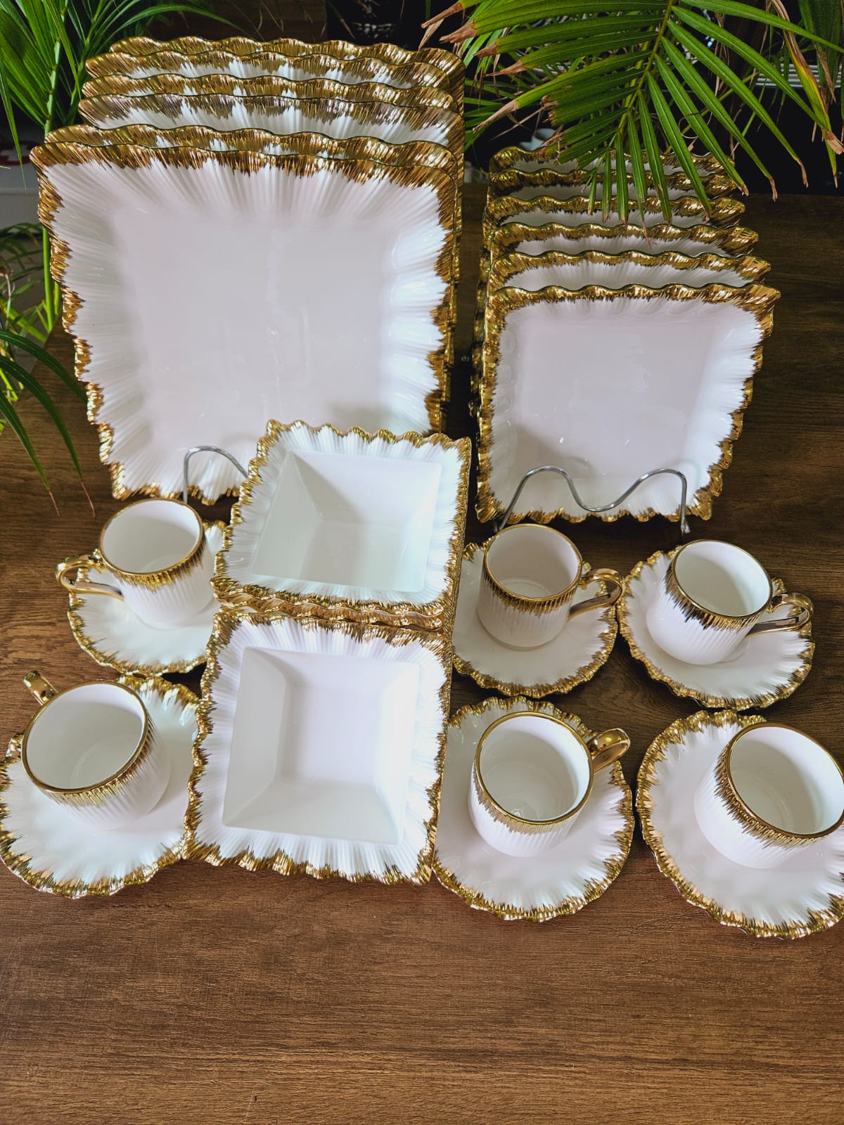 30pcs ceramic squared dinner set with gold rim