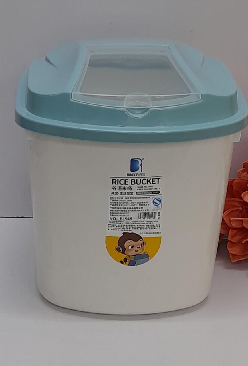 Rice/cereal bucket with measuring cup