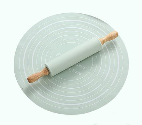 Silicone kneading mat with rolling pin set