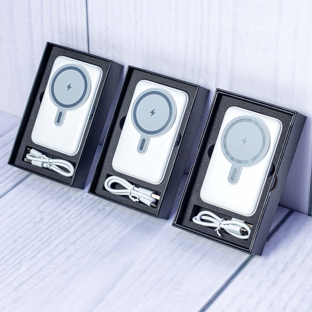 Wireless Power bank With Stand