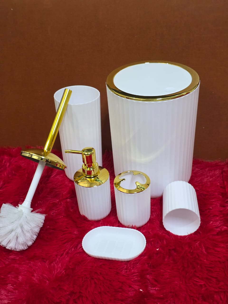6 in 1 luxury bathroom accessories set with touch of gold & Silver(Round)