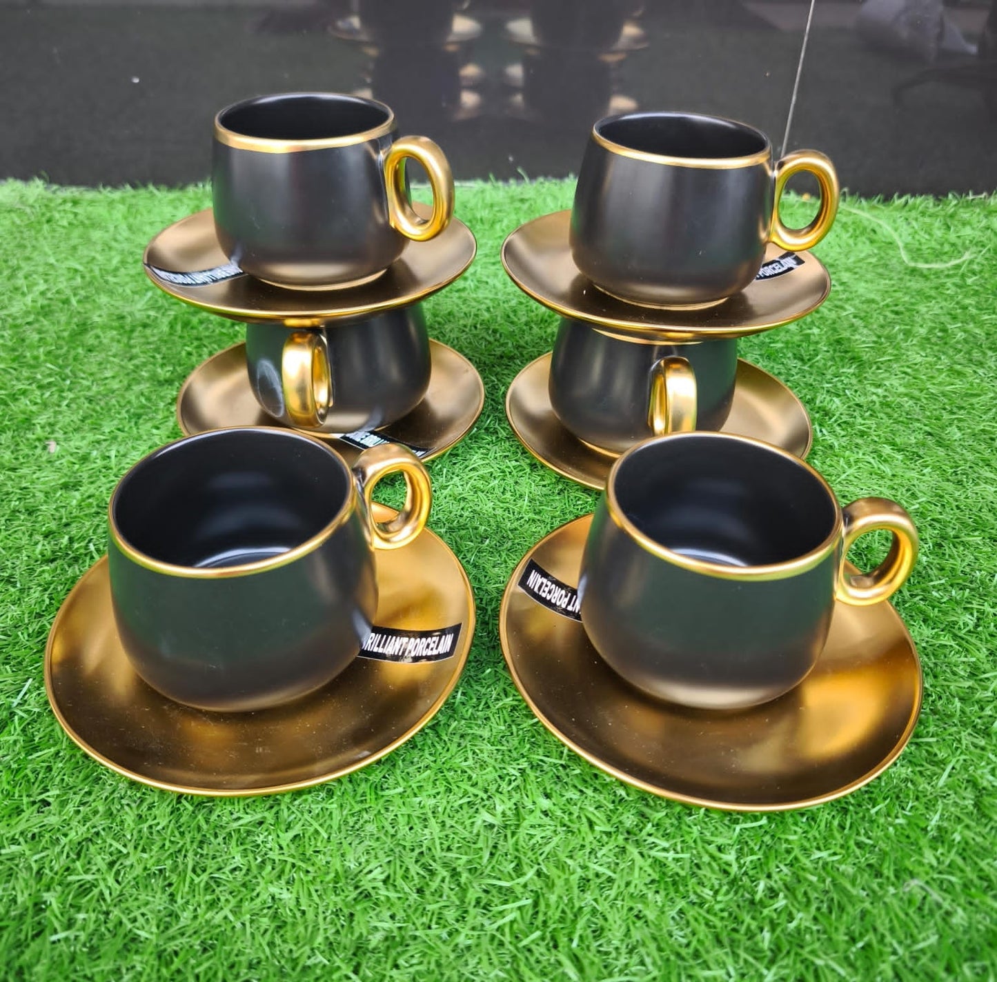 Unique saucer set with gold rim