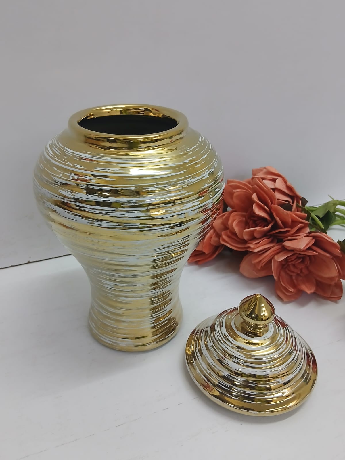 Ceremic GOLD-PLATED White VASE-GINGER