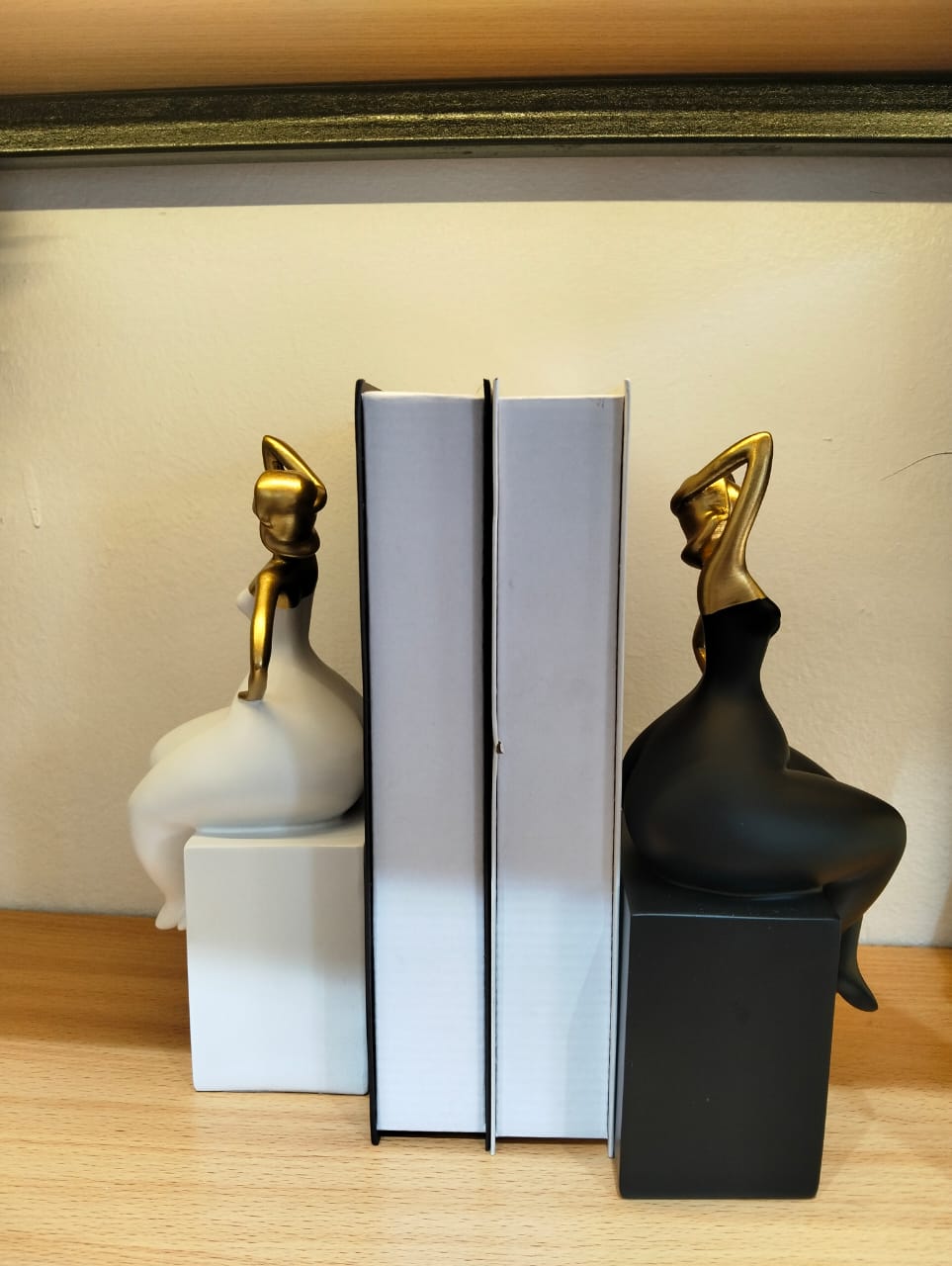 Office/home figure Modeling Resin Table Ornaments