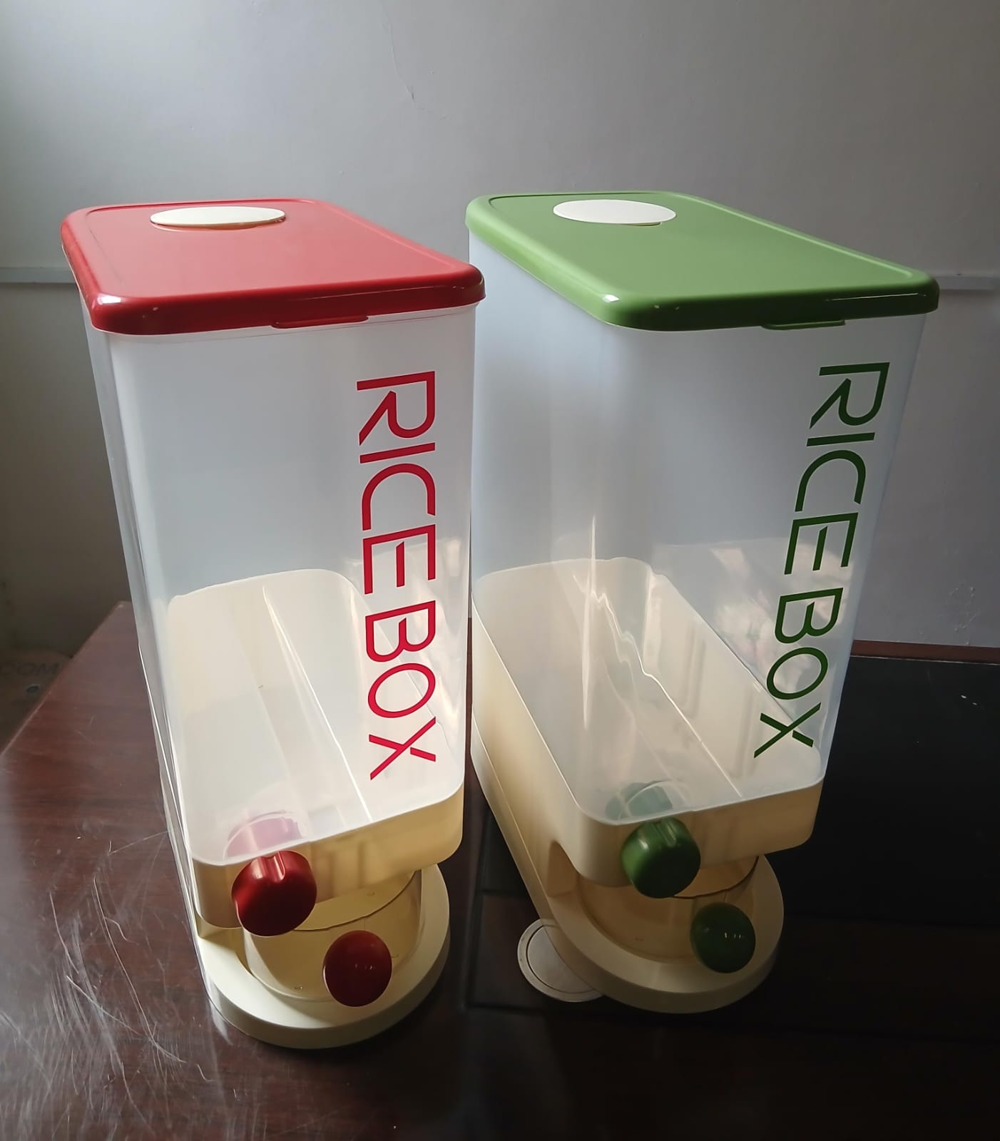 Kitchen Airtight cereal dispenser