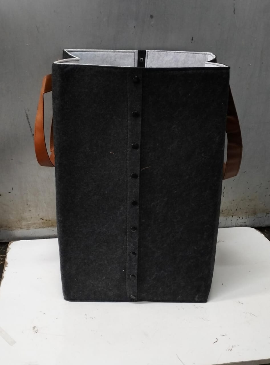 Foldable laundry basket with leather handles