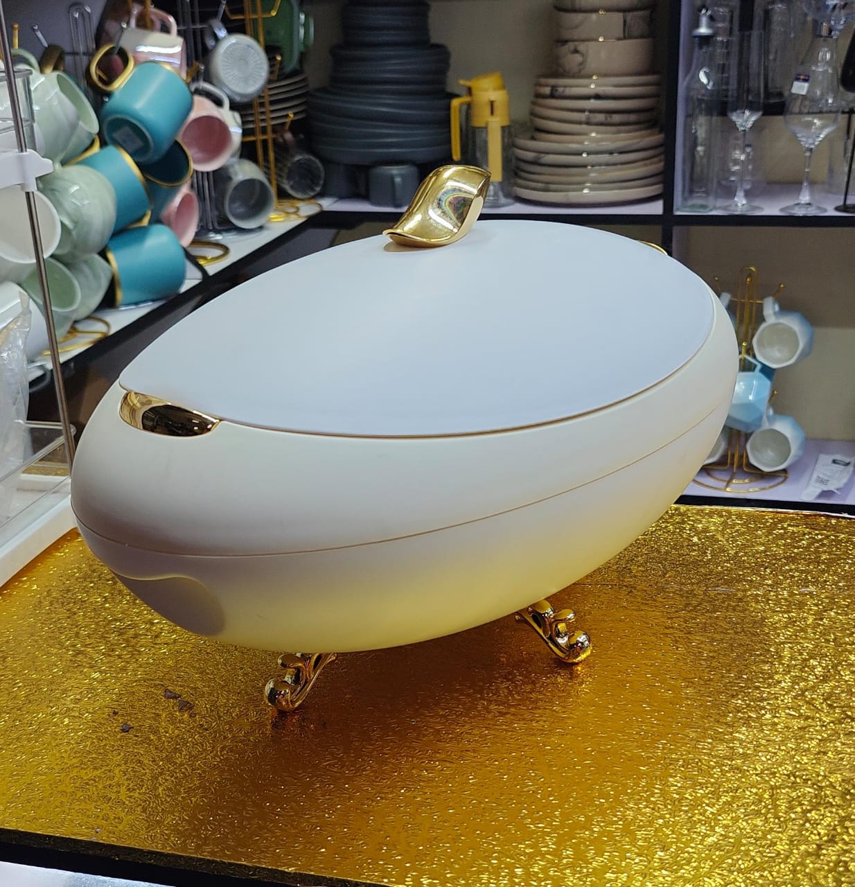 Oval insulated hotpot