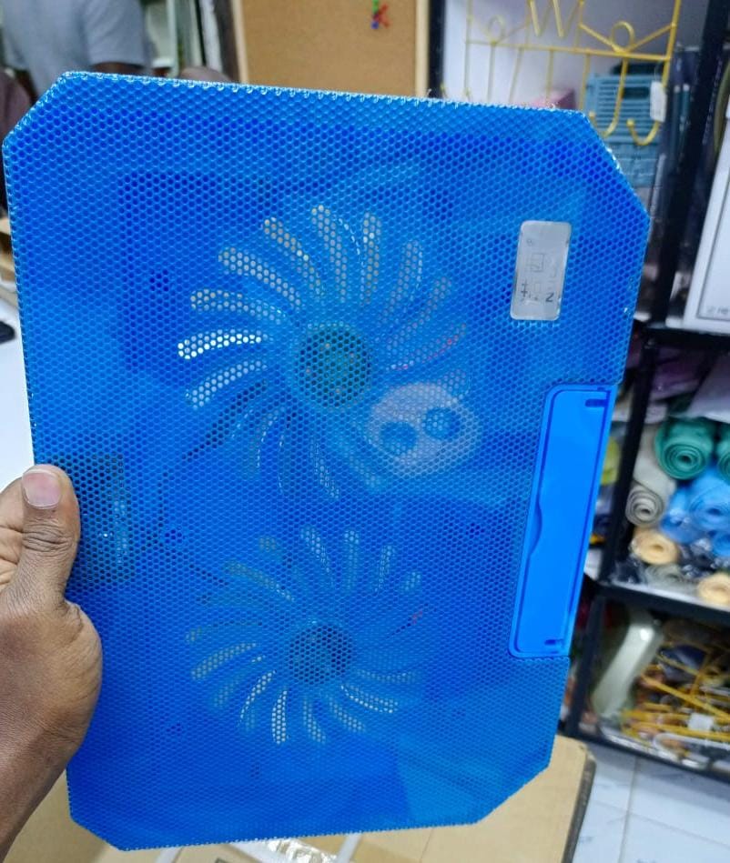 Adjustable laptop cooling pad