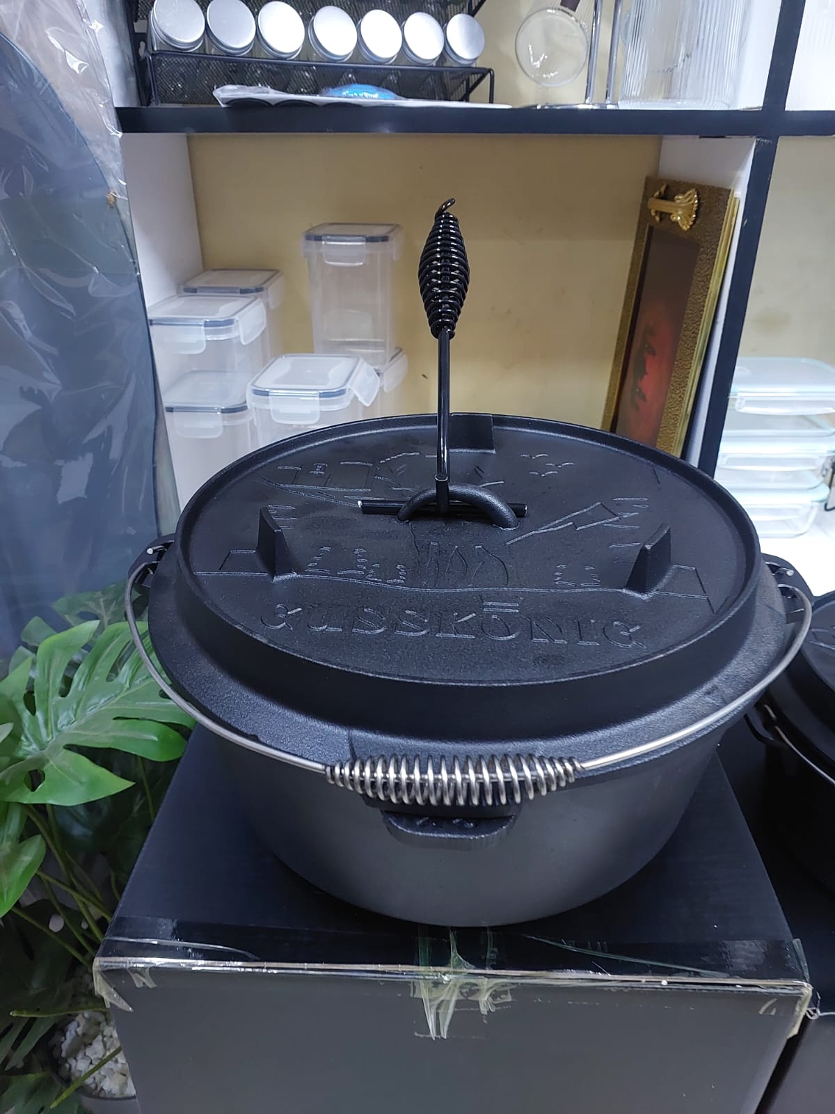 Preseasoned Dutch oven