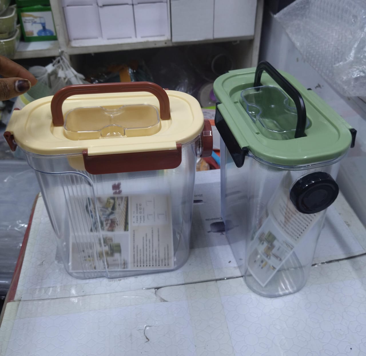 Airtight cereal storage container