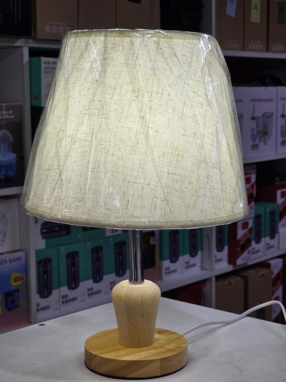 Creative LED solid Wood fabric table lamp