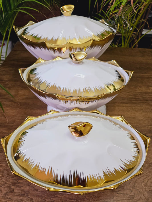 A set of 3 serving dishes