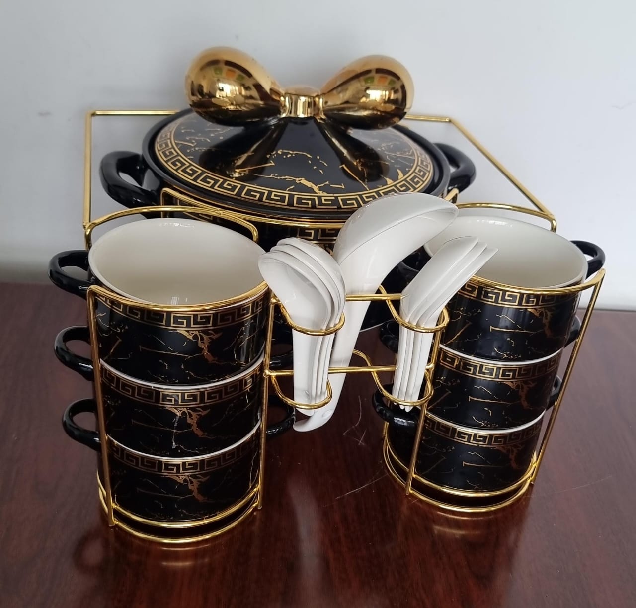 Ceramic marble-like soup bowls 1 soup touren on bamboo base + burner