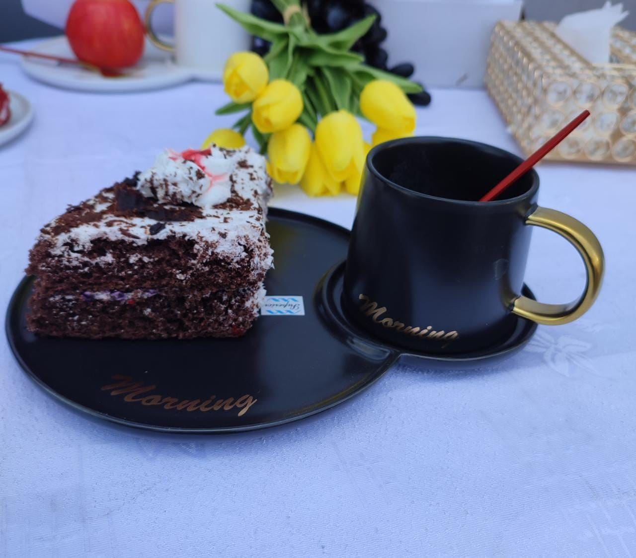 Unique saucer set with gold rim