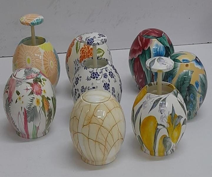 Egg-shaped toothpick dispenser