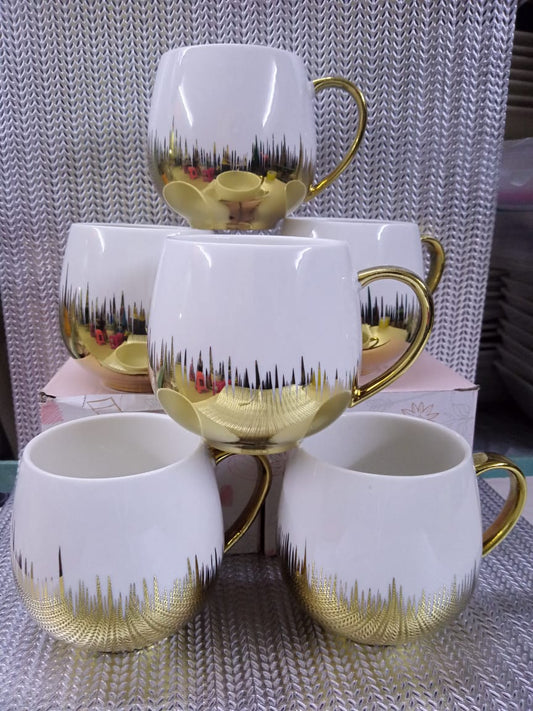 Porcelain Black/White Cup With Gold Details