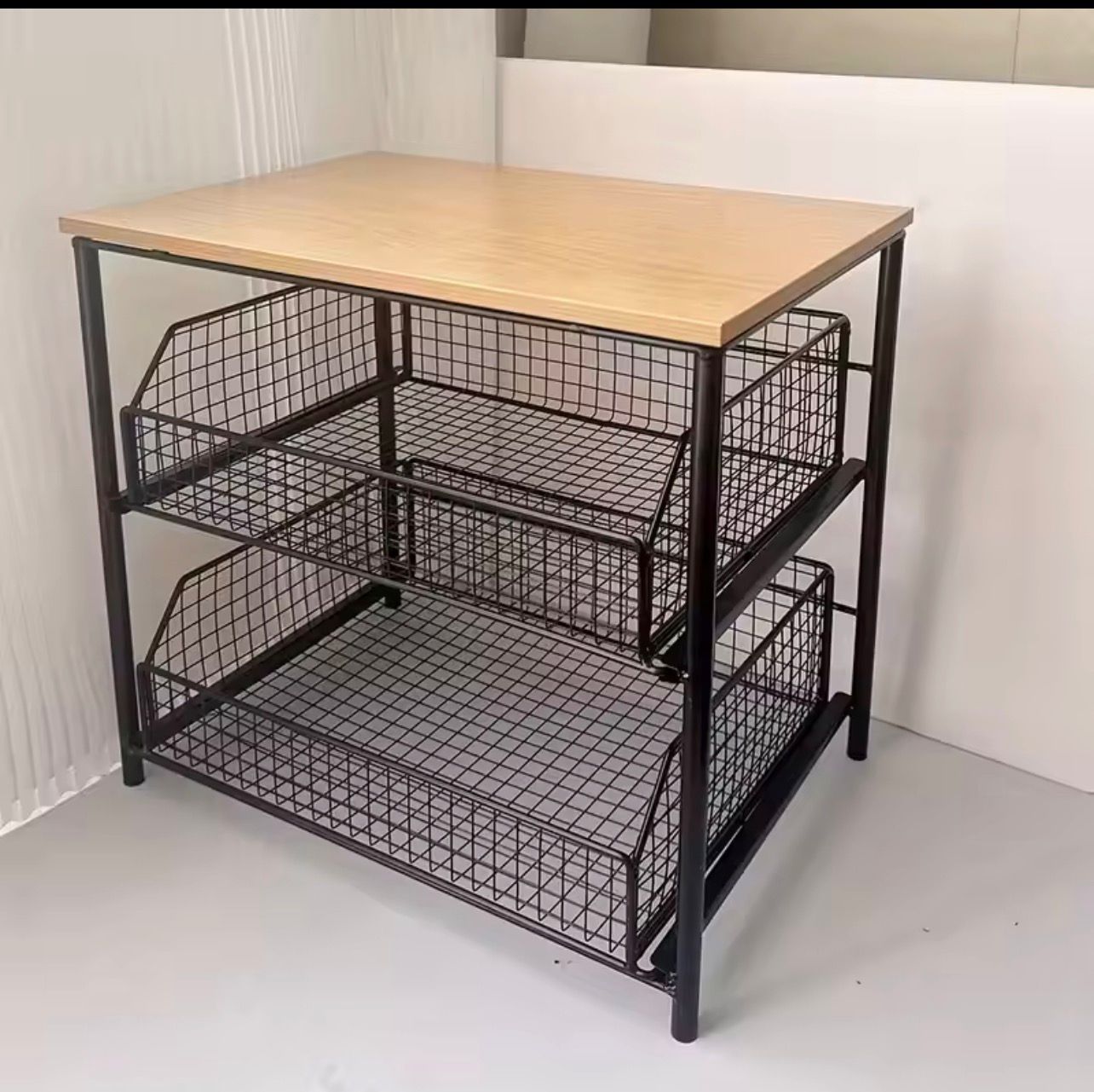 Sturdy multi-layer storage rack