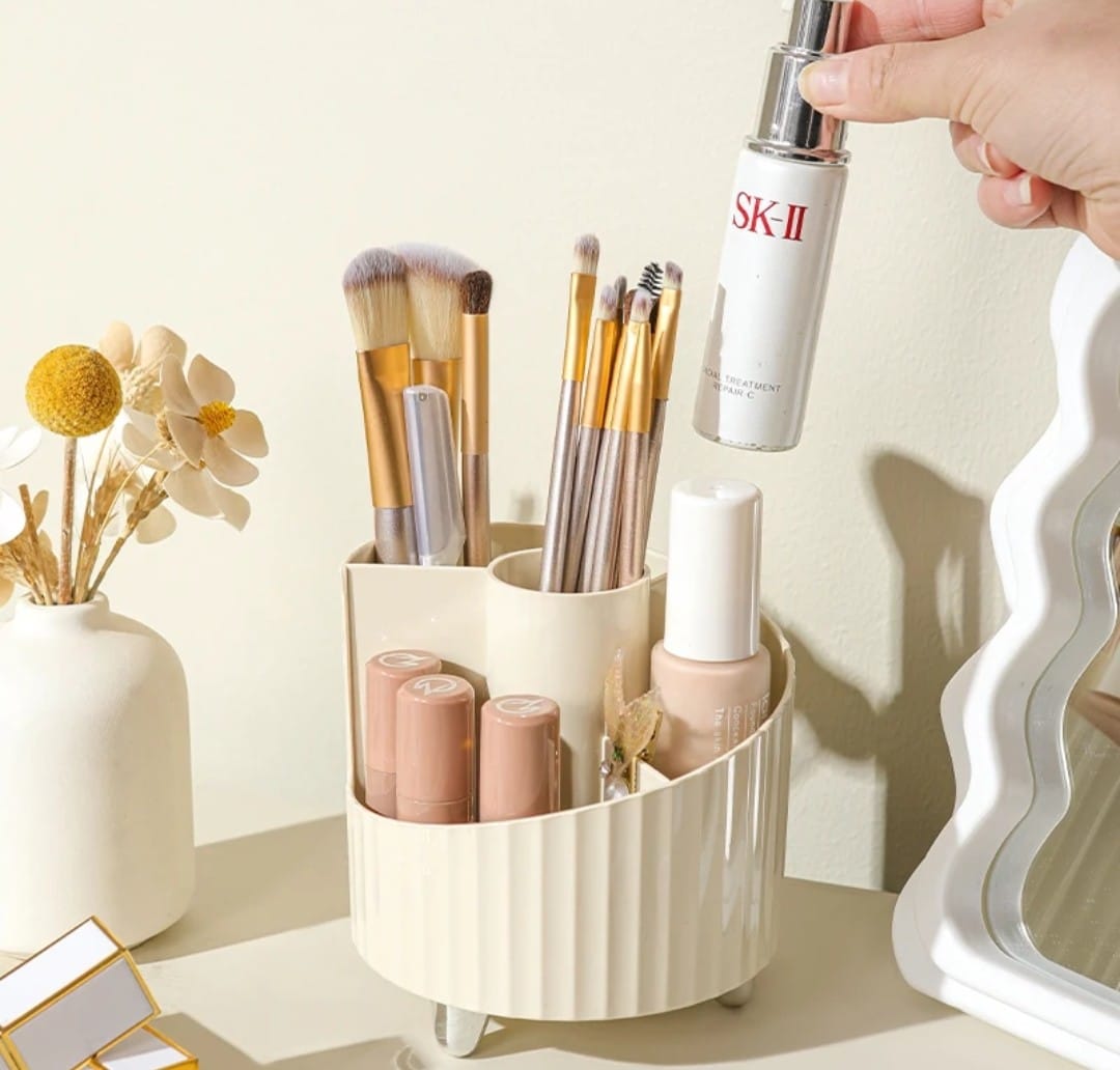 Partitioned desktop/makeup/lipstick/brush storage organizer