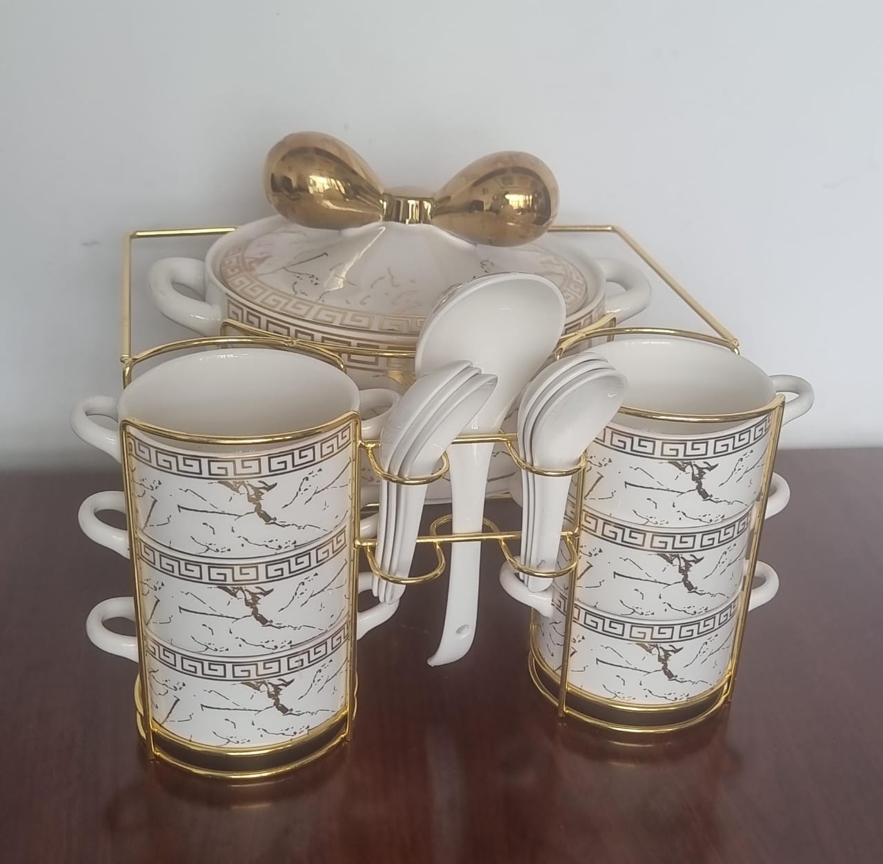 Ceramic marble-like soup bowls 1 soup touren on bamboo base + burner