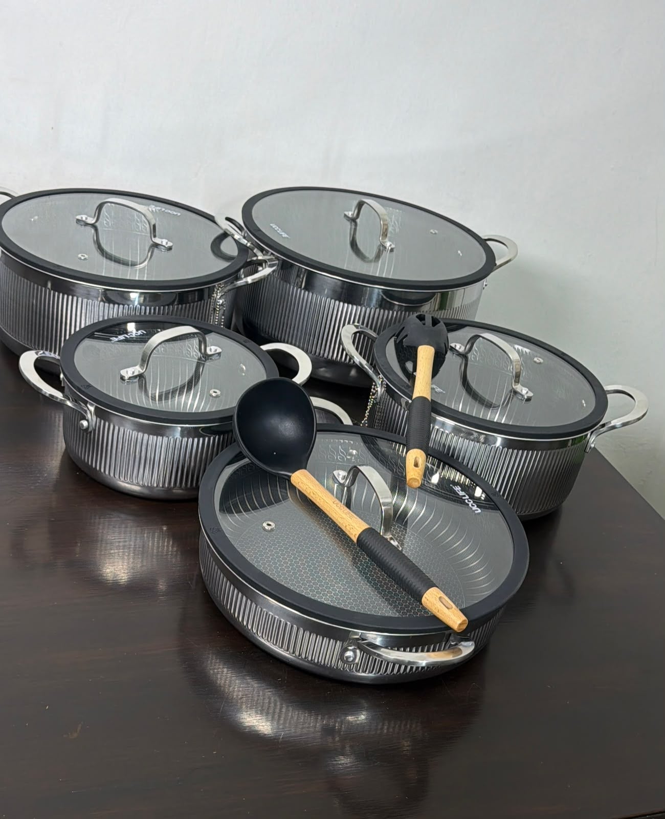 Ribbed Stainless Steel Pot Set with Flat Clear Glass Lid ✨
12pc set