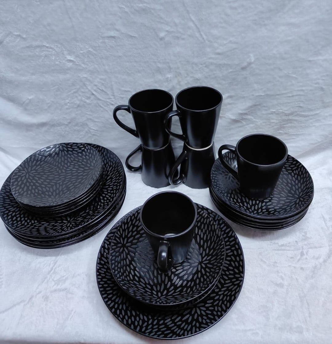 Black leaf dinner set