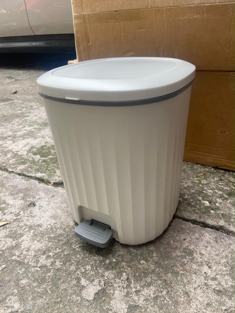 Foot Pedal push dustbin/trash can.