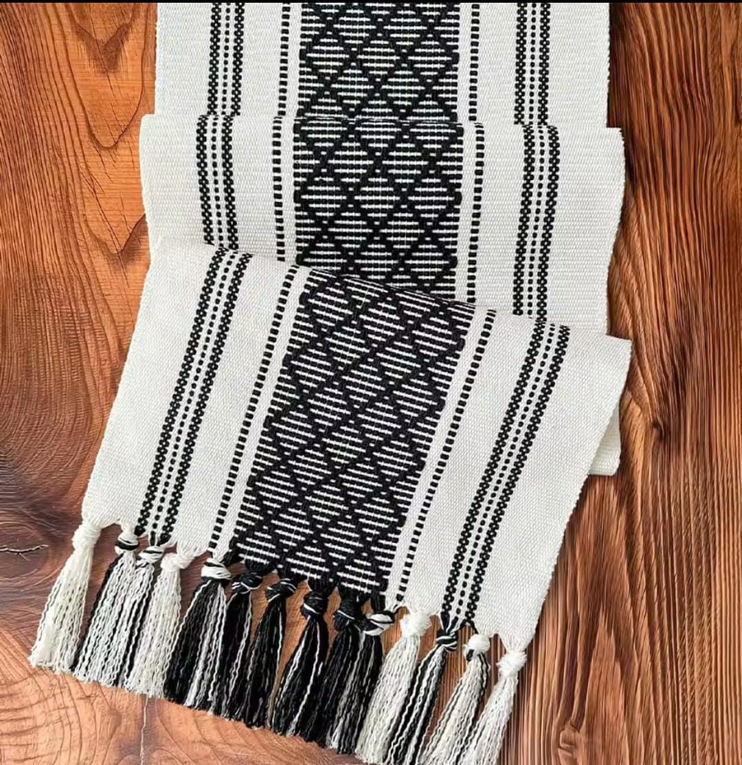 Braided woven textured table runner with tassels + 6pcs mats