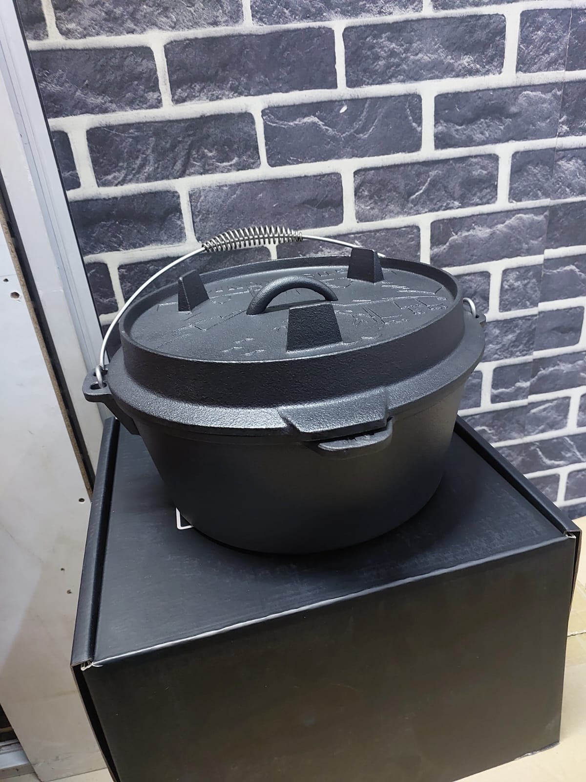Preseasoned Dutch oven
