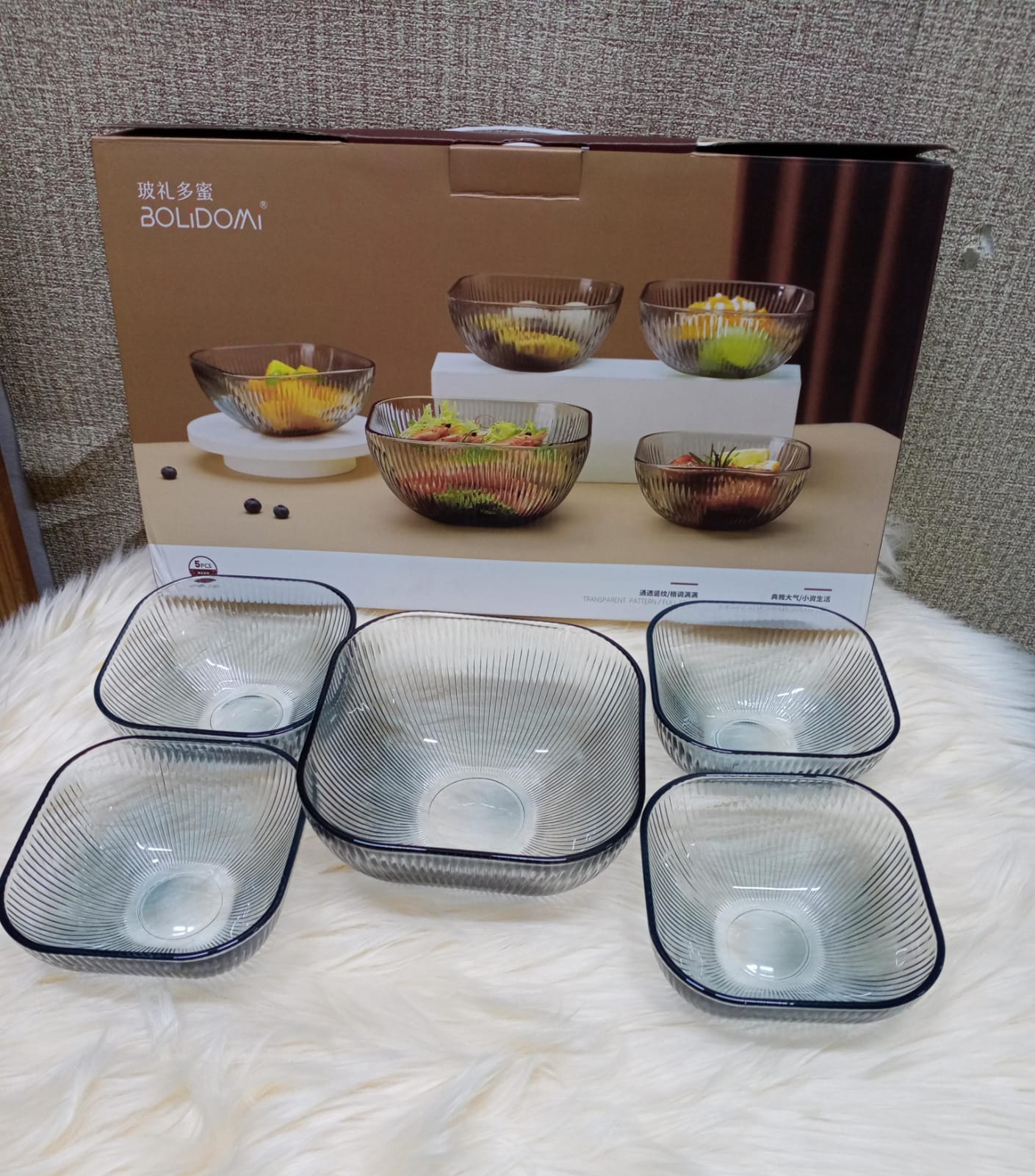Blue-grey vertical glass salad bowl set square