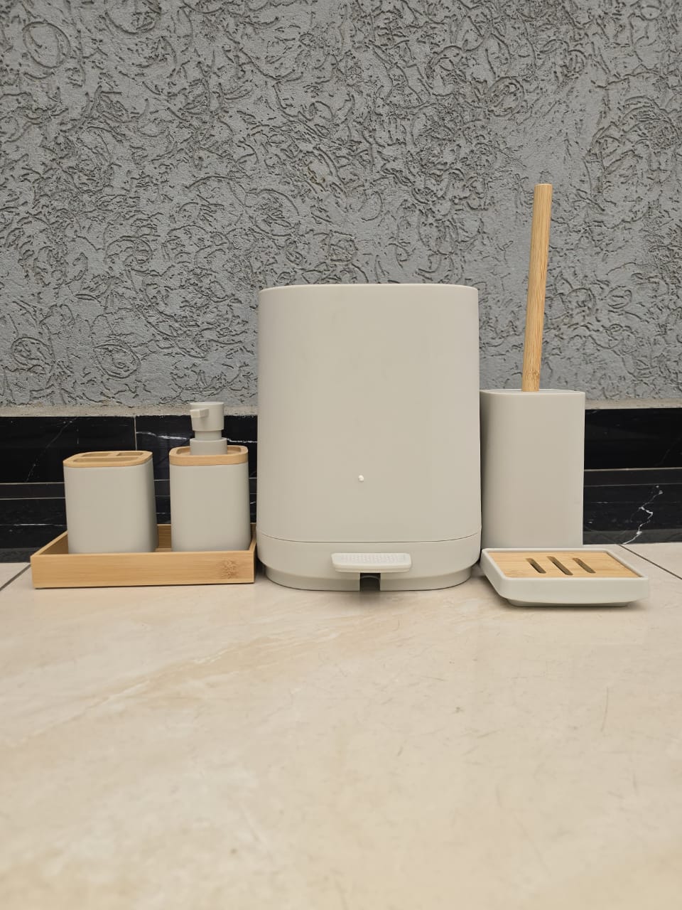 Plain 6pcs Bathroom Accessories set with Pedal