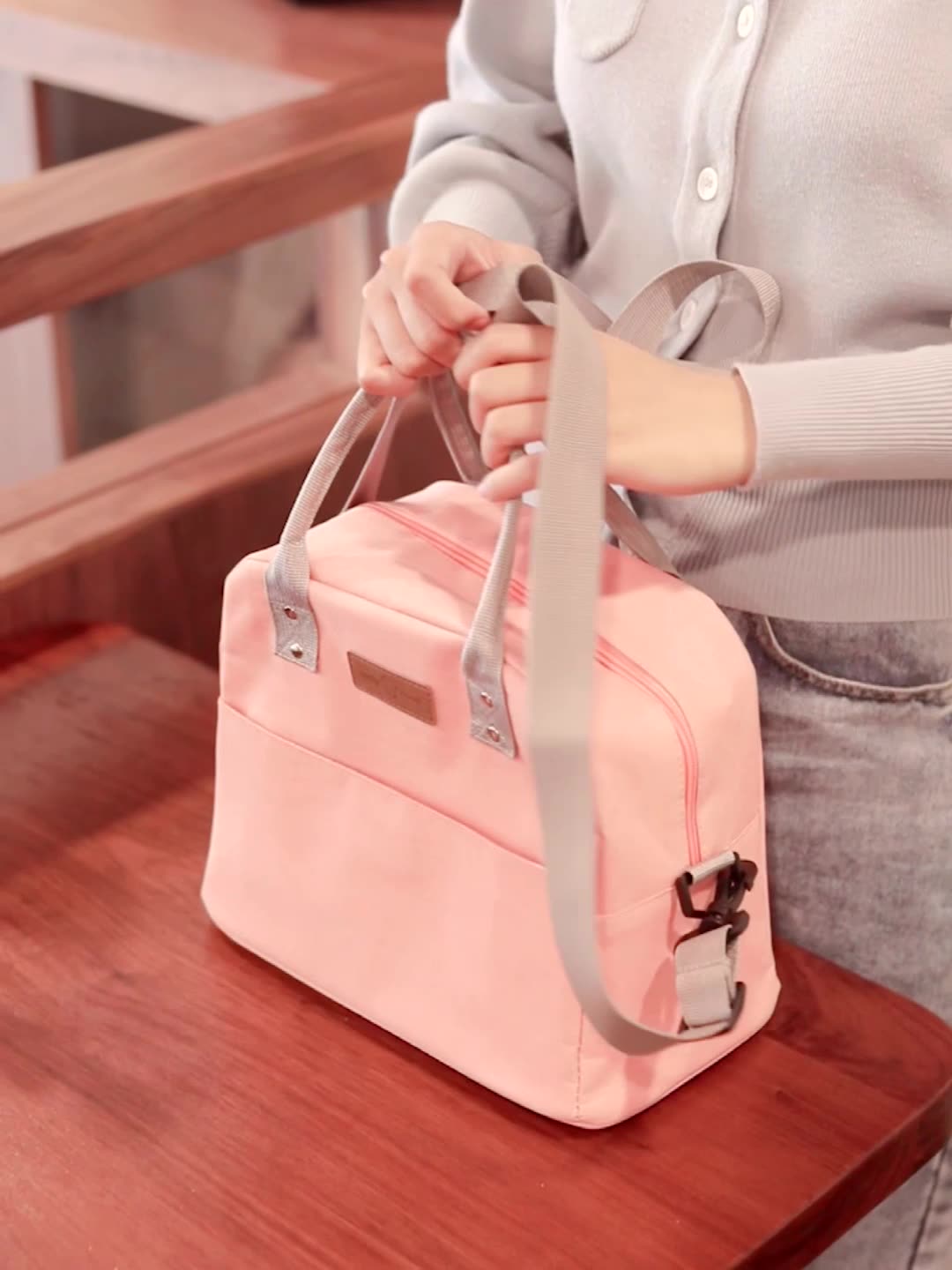 Insulated 9L Large Capacity Lunch Bag  with Adjustable Shoulder Strap