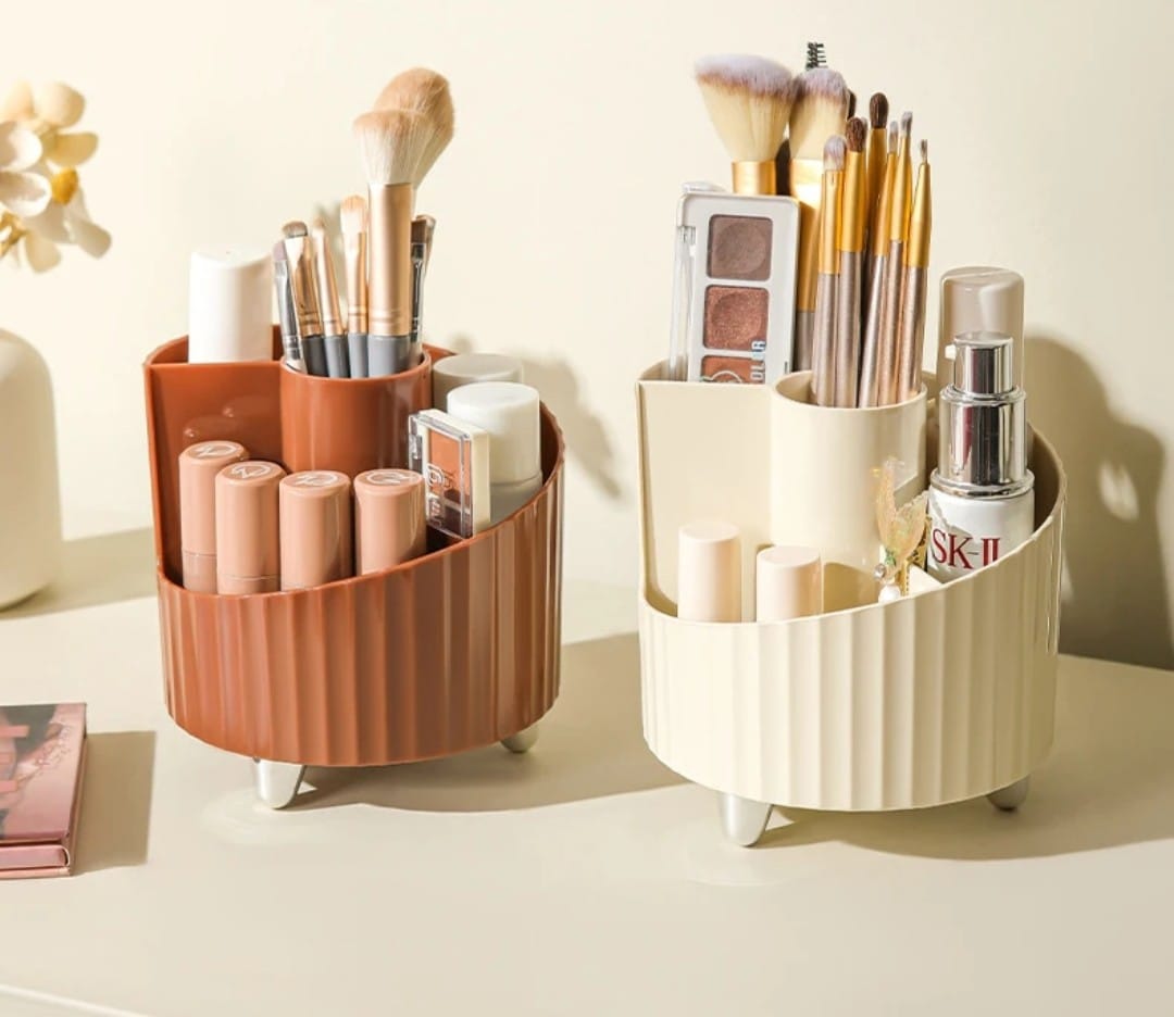 Partitioned desktop/makeup/lipstick/brush storage organizer
