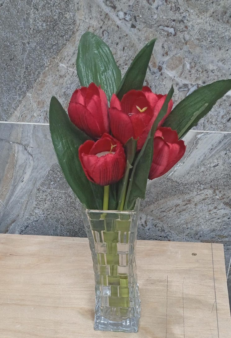 Glass vase square checked