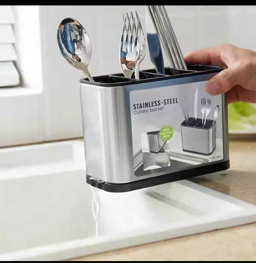 Countertop partitioned cutlery organizer with drainer