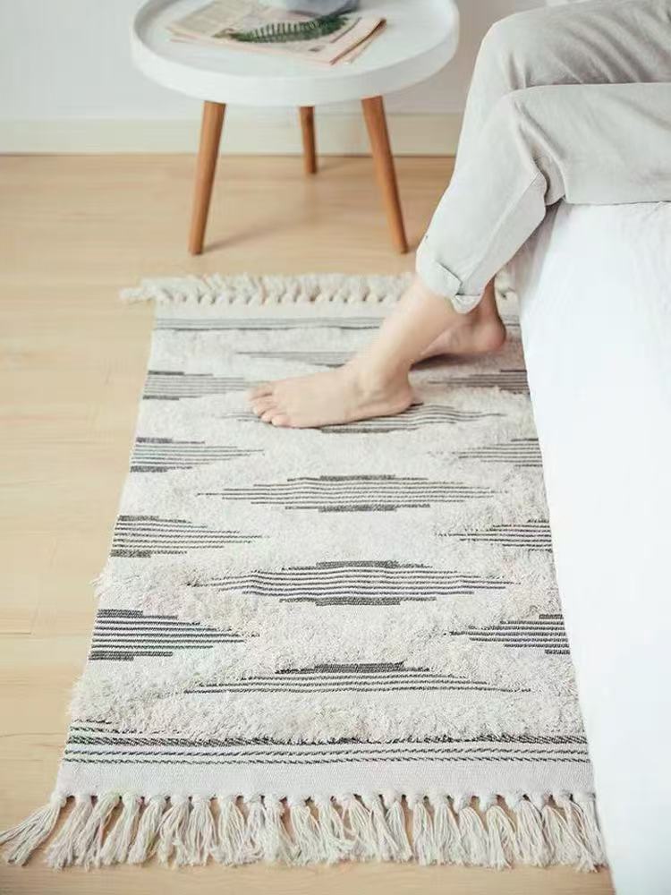 Bohemian Nordic style bedroom rug with tassels
60*120cm.