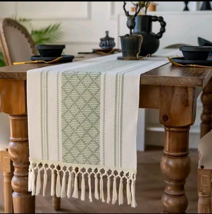 Braided woven textured table runner with tassels + 6pcs mats