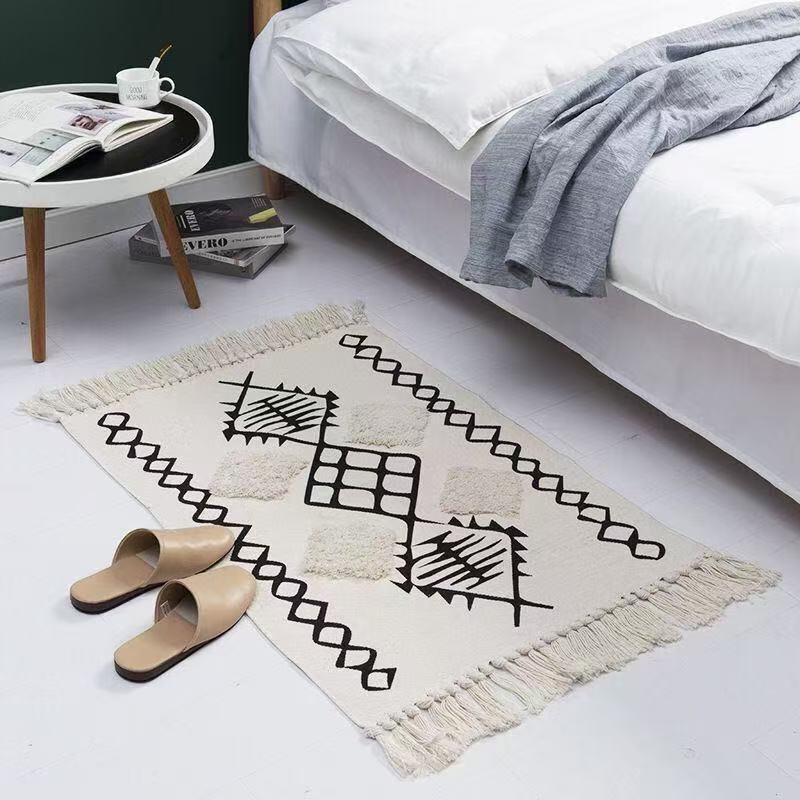 Bohemian Nordic style bedroom rug with tassels
60*120cm.