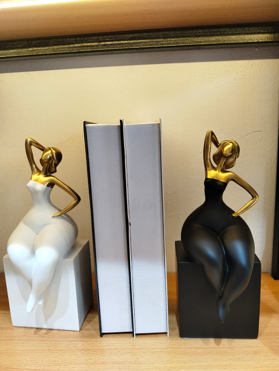 Office/home figure Modeling Resin Table Ornaments