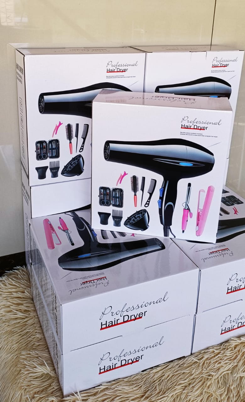 Professional blow dry with accessories