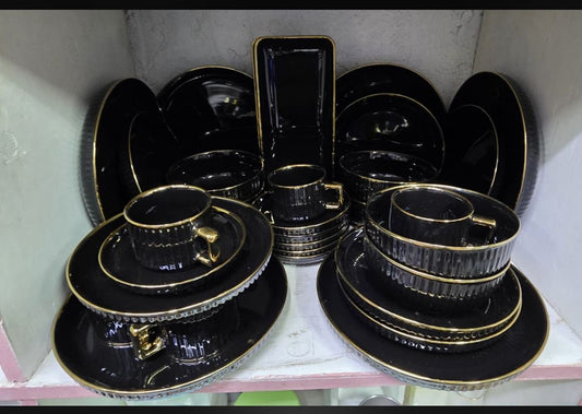Black gold dinner set