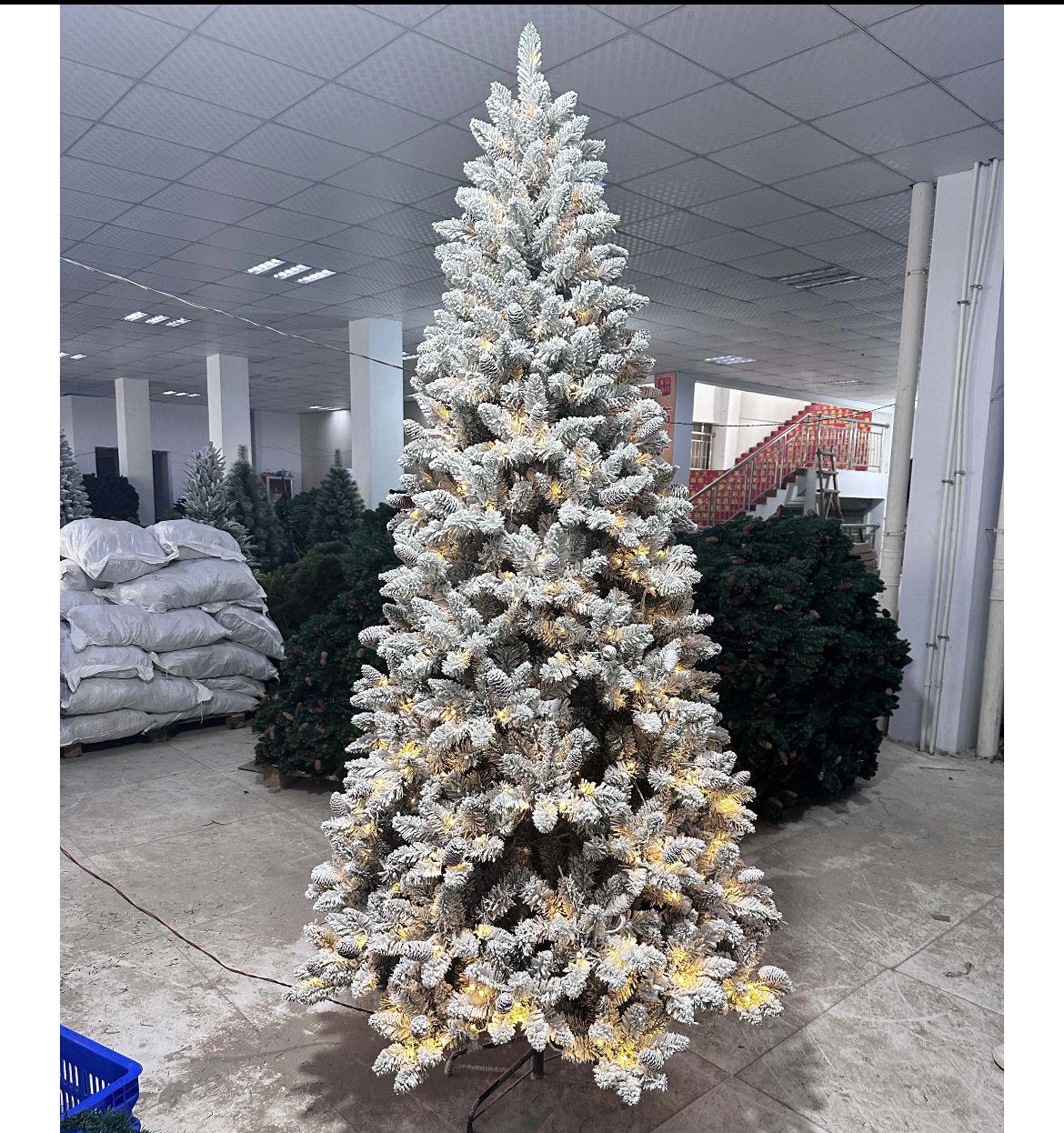 Pre-lit Snow flocked Christmas tree