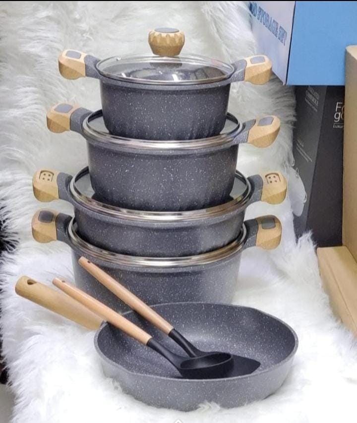 11pcs Heavy duty cookware with bamboo handle set